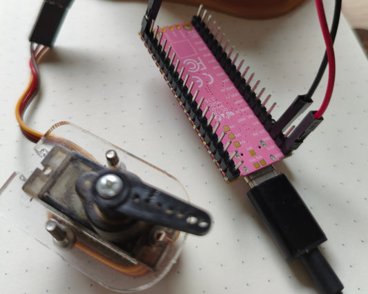 Raspberry Pi Pico Control a Servo Motor with MicroPython (Beginner's Guide)